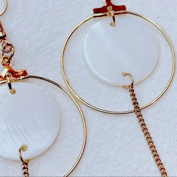 ❣️$25/3❣️ Long Mother of Pearl Faux Pearl Earrings - Picture 4 of 9